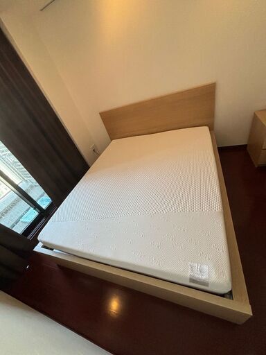 【値下げしました！】【テンピュールマットレス＋MALM】クイーンサイズベッドフレームとマットレスのセットをお売ります