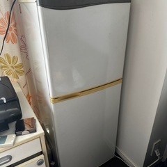 冷蔵庫　8/30の今日中に取りに来れる方✨一人暮らしサイズ　SANYO SR-14BCJ 2004年製の画像
