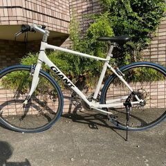 【メンテナンス済み】新品部品多数　ジャイアント　GIANT ESCAPE R3　ホワイト 3×8 メンテナンス済み】新品部品多数 ジャイアント GIANT ESCAPE R3