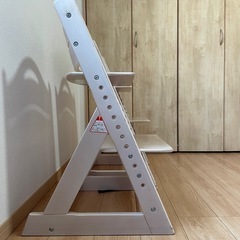 【週末のみ0円】子供用チェア2脚（ストッケ トリップトラップのコピー品）の画像