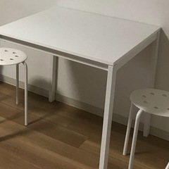 IKEA  テーブルとパイプ椅子セット
