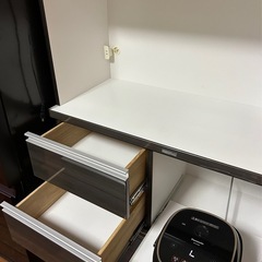 取引き中　食器棚の画像