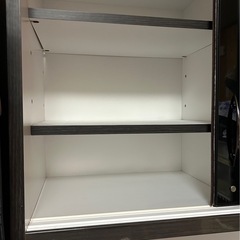 取引き中　食器棚の画像
