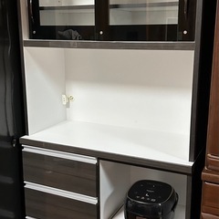 取引き中　食器棚