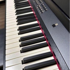 ローランドRolandの電子ピアノ、椅子付きの画像