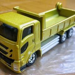トミカ　いすゞ・ギガ　ダンプカー