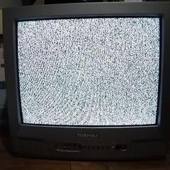 21SC8S 東芝　ブラウン管テレビです。
引き取り限定でお願いいたします。
外部入力前後にあります。
地デジチューナー、地デジ録画機器につなげば地デジもリアルタイムで鑑賞できます。
モニター、ゲームなどにいかがでしょうか？の画像