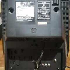21SC8S 東芝　ブラウン管テレビです。
引き取り限定でお願いいたします。
外部入力前後にあります。
地デジチューナー、地デジ録画機器につなげば地デジもリアルタイムで鑑賞できます。
モニター、ゲームなどにいかがでしょうか？の画像