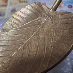 NITORI葉っぱ型トレイゴールドの画像