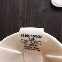 ZARA  ラバーフィニッシュフラット クロスサンダル　36の画像