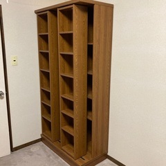 スライド付き木製本棚の画像