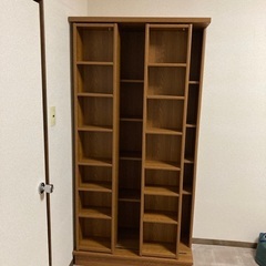 スライド付き木製本棚の画像