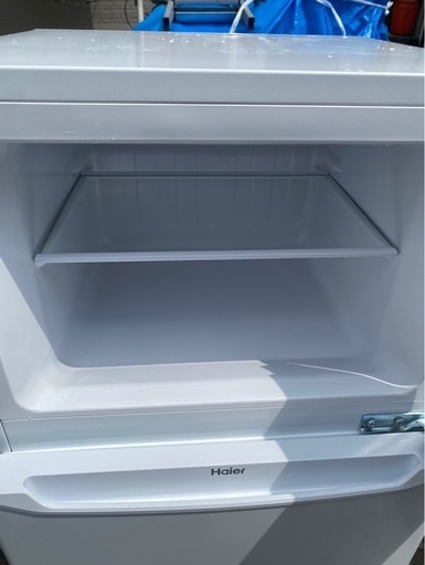 アース万代店　★2020年製★美品 中古★Haier☆130L☆2ドア冷凍冷蔵庫☆右開き☆置き場所を選ばないスリムボディ【JR-N13