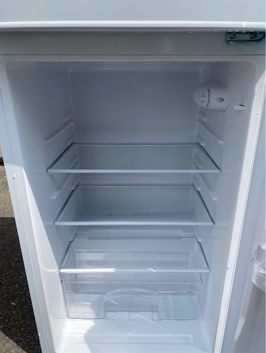 アース万代店　★2020年製★美品 中古★Haier☆130L☆2ドア冷凍冷蔵庫☆右開き☆置き場所を選ばないスリムボディ【JR-N130A-W
