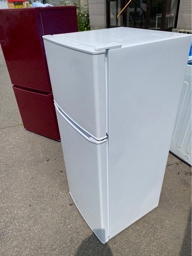 アース万代店　★2020年製★美品 中古★Haier☆130L☆2ドア冷凍冷蔵庫☆右開き☆置き場所を選ばないスリムボディ【JR-N13