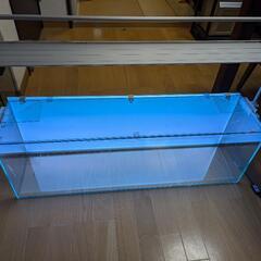 水槽3点と水槽用道具多数の画像