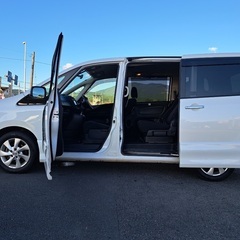 フリップダウンモニター付き☆月々1.2万円〜分割払い可❗️車検2年付き！大人気☆日産 セレナ   ハイウェイスター☆☆HDDナビ☆走行中DVD見れます☆ETC付き☆バックカメラ☆ドラレコ付きのフル装備☆両側電動スライドドア☆純正アルミ☆ウィンカーミラー☆フル装備☆車内広々三列シート‼️の画像