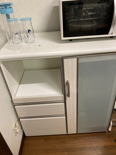 決まりました　食器棚