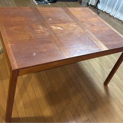 木製ダイニングテーブル