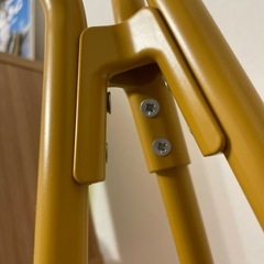 IKEA EKRAR エクラール ポールハンガー ダークイエロー の画像