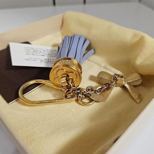 未使用 キーホルダー　ルイヴィトン　バーズ スタッズ バックチャーム ルイ·ヴィトン】遊び心溢れるデザインの新作メンズバッグチャームを