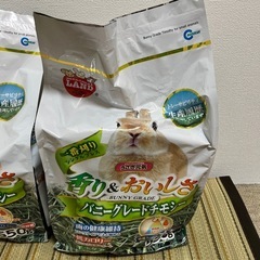 うさぎの餌チモシーと餌の画像