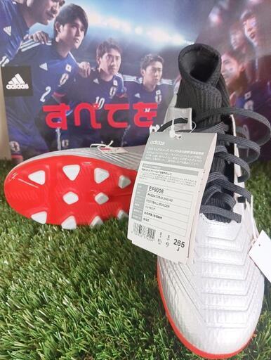 アディダス。サッカーシューズ。