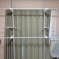 【決定済】ニトリ　壁面つっぱり物干し(リフティ400)