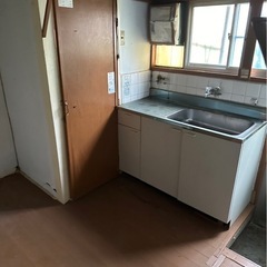 住むもオッケー‼️レンタル倉庫‼️好きな部屋選んでください🙌🏼 − 兵庫県