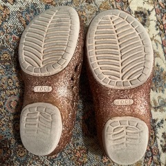 crocs サンダルの画像