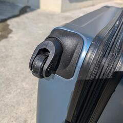 スーツケースMLサイズ無料（キャスター壊れてます）の画像