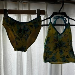 【お取引成立しました】未使用レディース水着　セパレート　パレオ付！！の画像