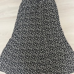 花柄ワンピース　黒　Mサイズ