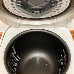 炊飯器(3号炊き)の画像