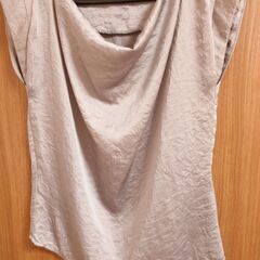 サテン　カットソー