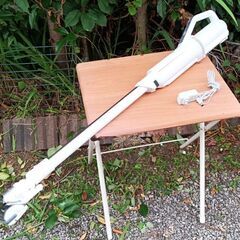 ★2020年製 アイリスオーヤマ 充電式掃除機 極細軽量スティッククリーナー 紙パック式 IC-SLDC8-Wの画像