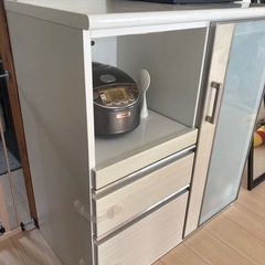 食器棚の画像