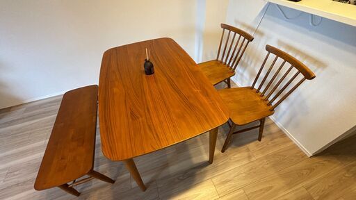 【交渉中につき販売を一時停止します】ニトリ　ダイニングテーブル4点セット(状態良好)