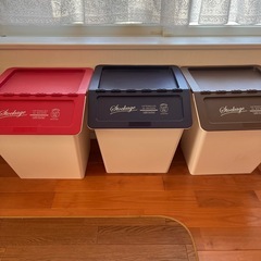 おもちゃ入れ　ゴミ箱等