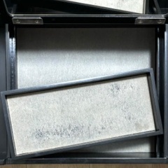 鏡付き　高級　化粧品ボックス ドレッサー スツール ドレッサーデスク 収納 化粧台 鏡台 メイク台 鏡 ミラー 机 テーブル 木製 椅子 イス チェア 一面 1面 コスメ 小物 アンティーク インテリア 家具 リビング おしゃれ  シンプル　モダン　モノトーン コスメ　卓上　丈夫　収納　 ミニドレッサー 鏡台 木製　 黒　ブラックの画像