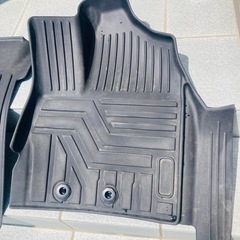 【断捨離大特価】 3D 車内フロアマット　ノア ヴォクシー 80  NOAH VOXY 3Dマット 3D立体マット 防水マット ラバーマット 防水 ラバー フロア 立体カーマット 滑り防止 汚れ防止の画像