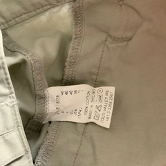 エディフィスで購入　有限会社フォーバレー　ショートパンツ　サイズ1 Sサイズ   写真にもアップしましたがシミあります。 ウエスト41、ヒップ52、股上26、股下16センチの画像
