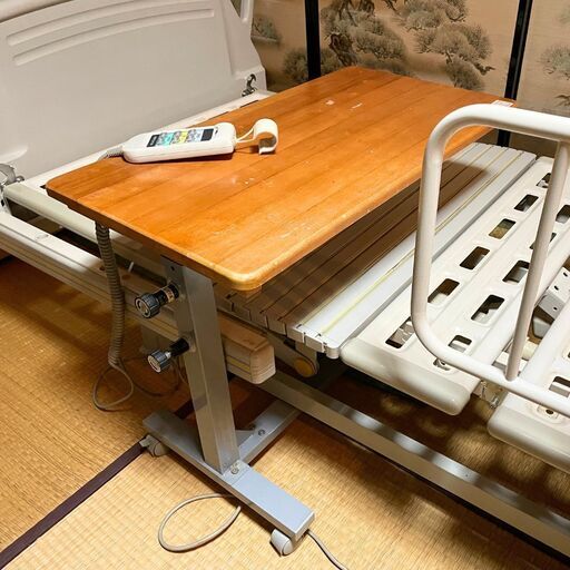 【引き取り】介護ベッド　テーブル付き