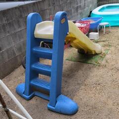 【相談中】滑り台と鉄棒の画像