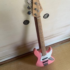 エレキベース　ピンクの画像