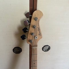 エレキベース　ピンクの画像