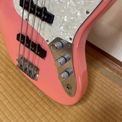 エレキベース　ピンクの画像