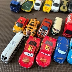 トミカ30台の画像