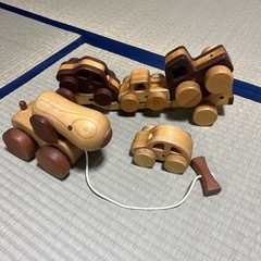 木のおもちゃ（お散歩わんちゃん、車とレッカー車）