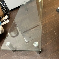 ガラスのテーブル台